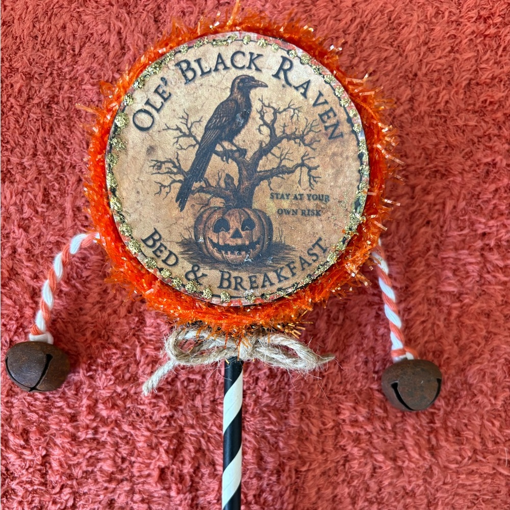 HANDMADE Halloween Bed & Breakfast Wand - Picture 2 of 4